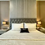 M&H Hotel